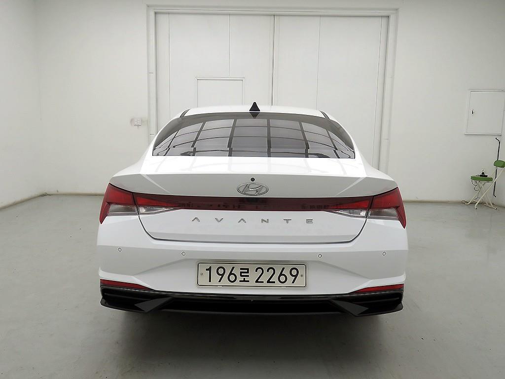 HYUNDAI Avante - Vista 3