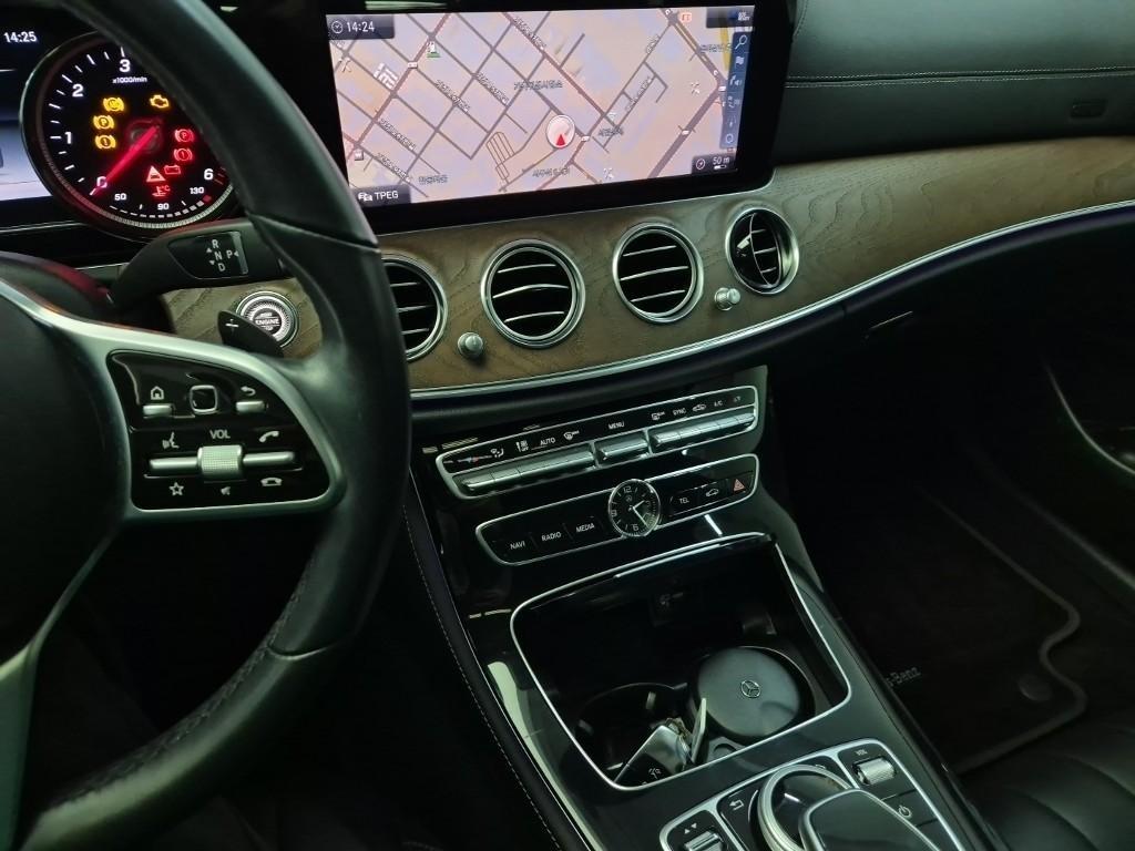 Mercedes Benz E class - Vista 10
