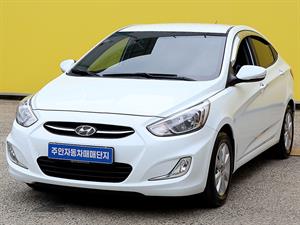 HYUNDAI Accent - Vista 4