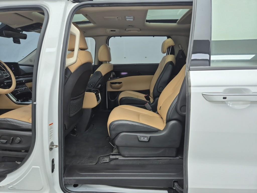 KIA Carnival - Vista 12