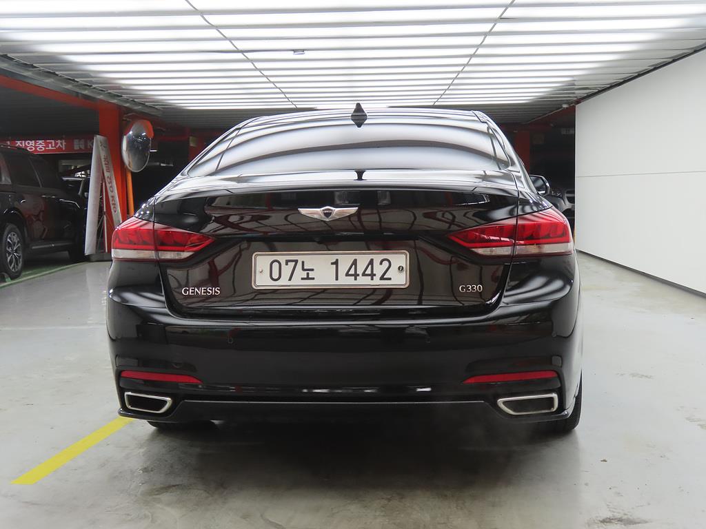 HYUNDAI Genesis - Vista 3