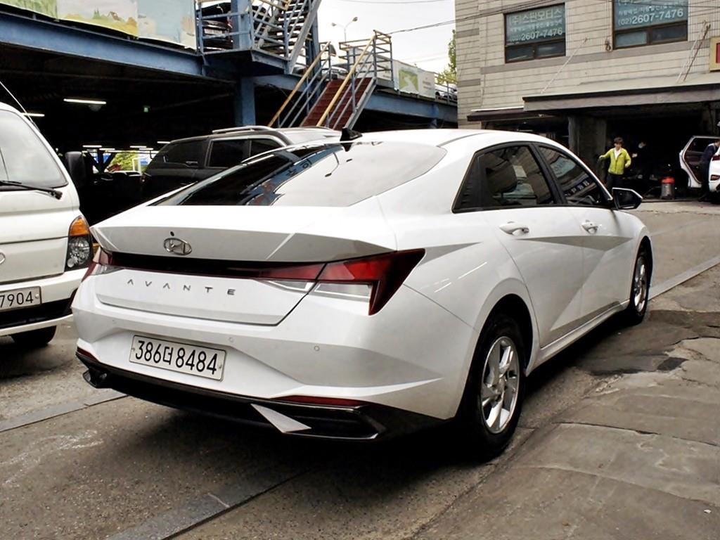 HYUNDAI Avante - Vista 7