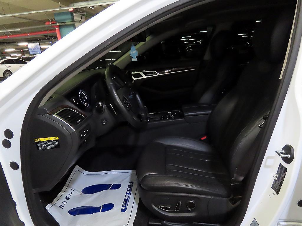 HYUNDAI Genesis - Vista 6