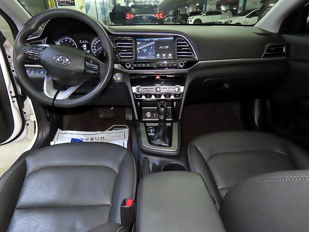 HYUNDAI Avante - Vista 10