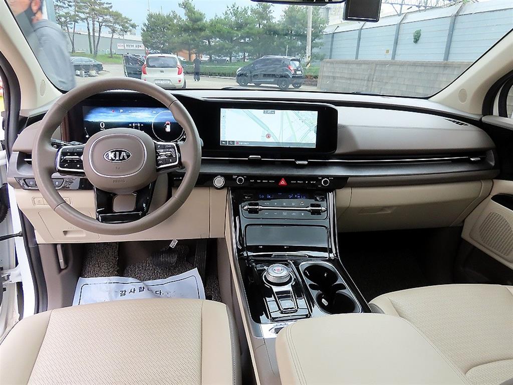 KIA Carnival - Vista 8