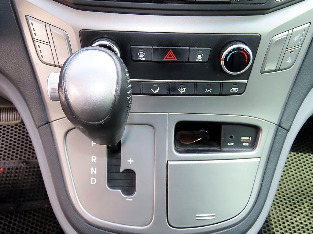 HYUNDAI Starex - Vista 10