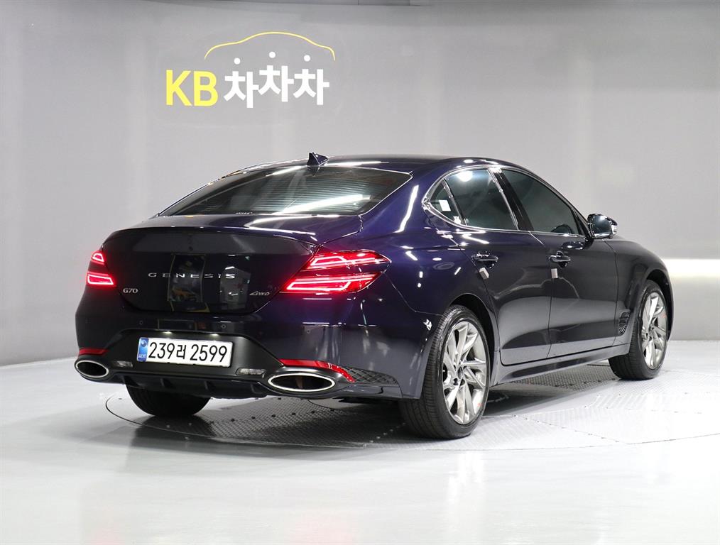 Genesis G70 - Vista 3