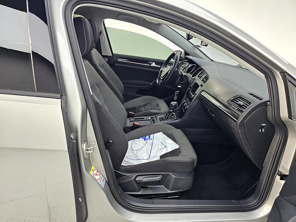 Volkswagen Golf - Vista 11