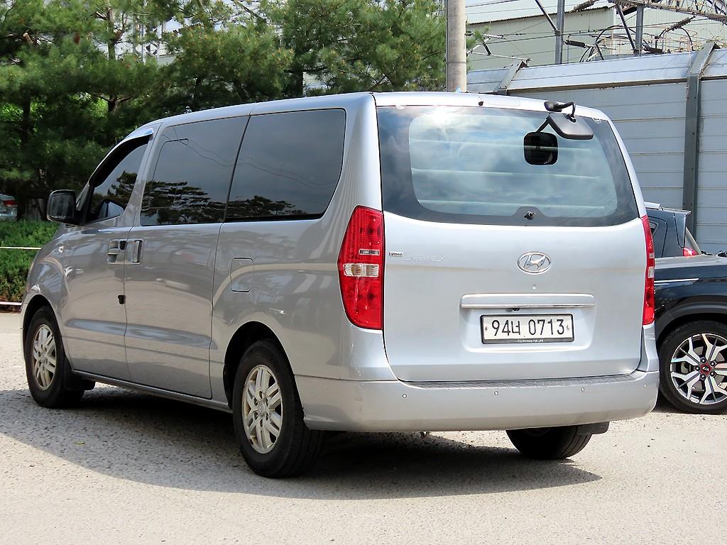 HYUNDAI Starex - Vista 3
