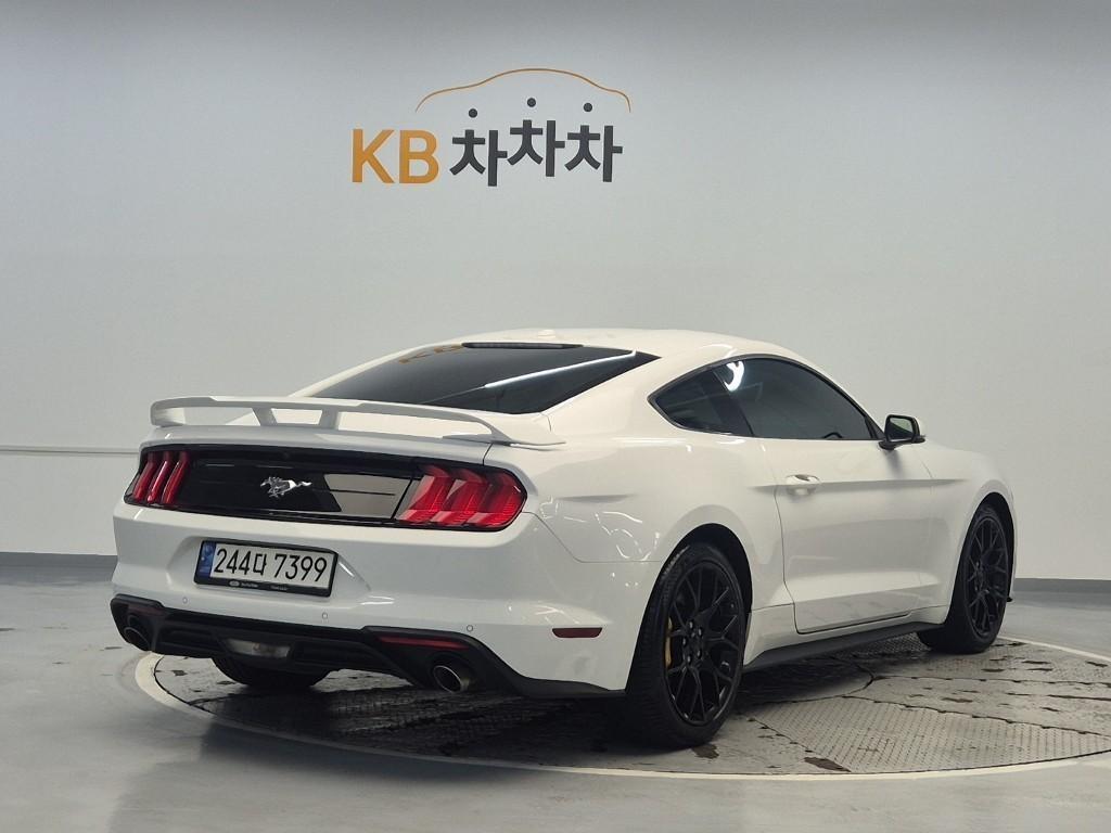 Ford Mustang - Vista 3
