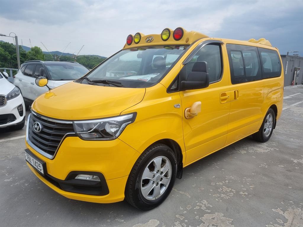 HYUNDAI Starex - Vista 2