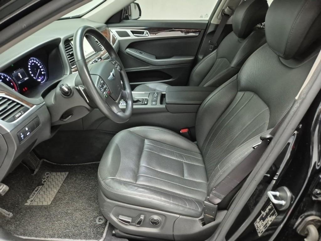 HYUNDAI Genesis - Vista 11