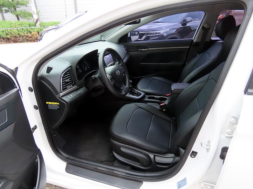 HYUNDAI Avante - Vista 5