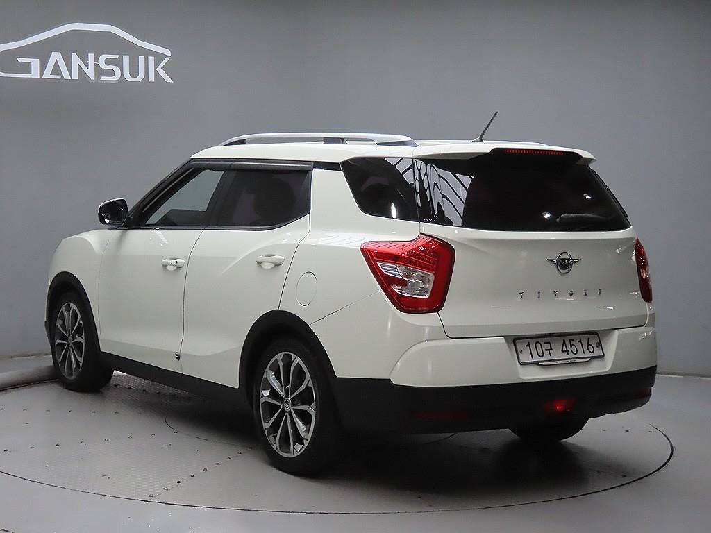 Ssangyong Tivoli - Vista 5