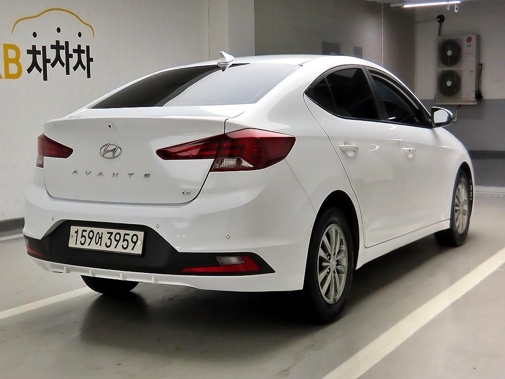 HYUNDAI Avante - Vista 4