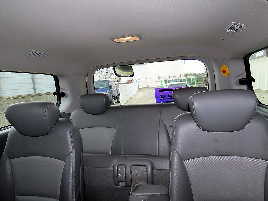 HYUNDAI Starex - Vista 7