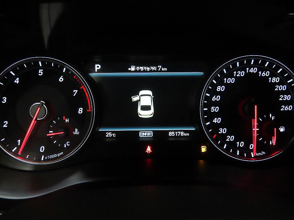 Genesis G70 - Vista 9
