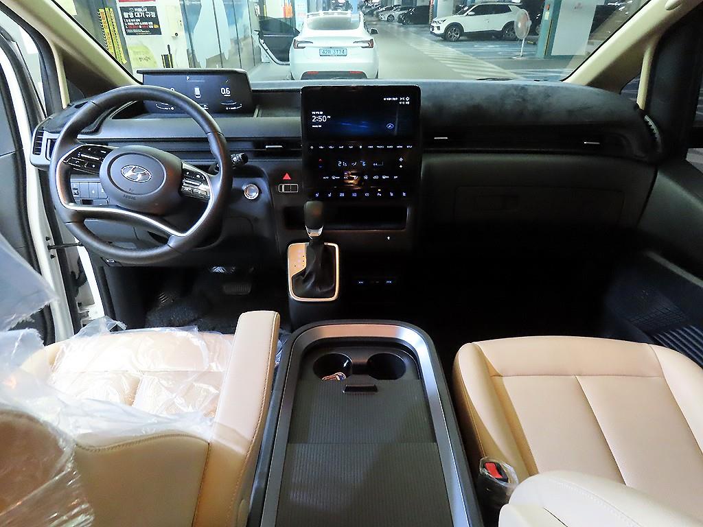 HYUNDAI Staria - Vista 10