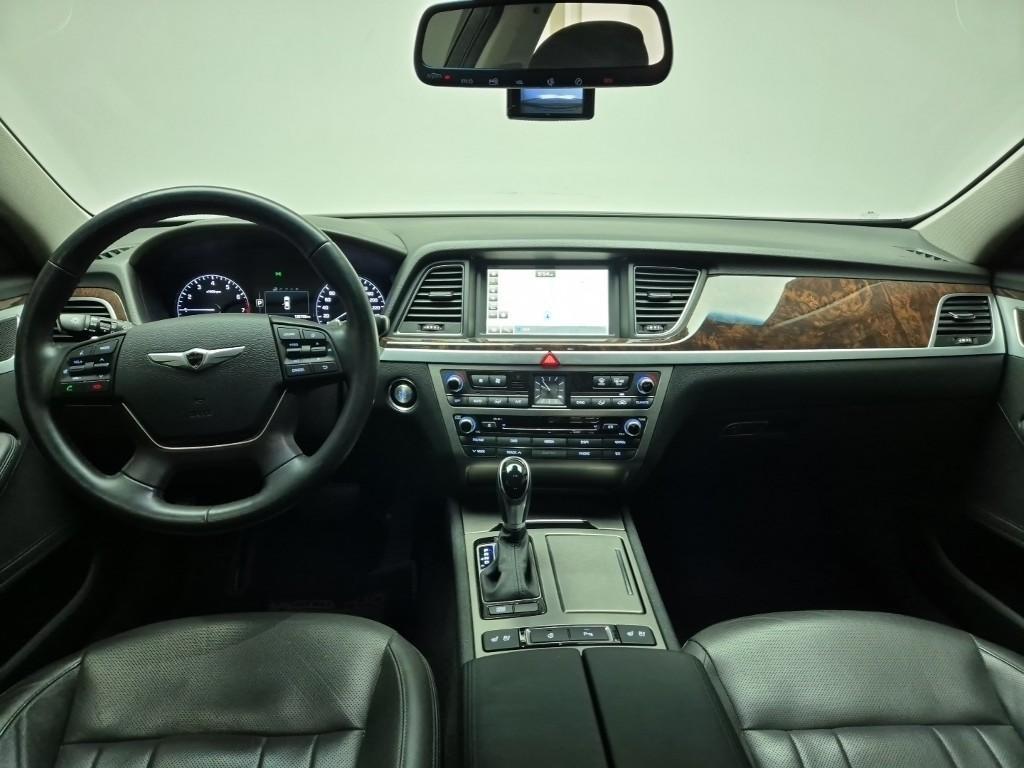 HYUNDAI Genesis - Vista 7