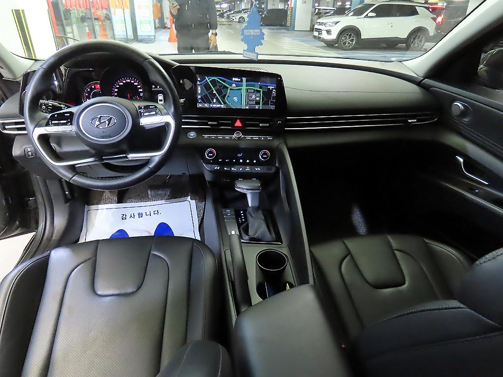 HYUNDAI Avante - Vista 10
