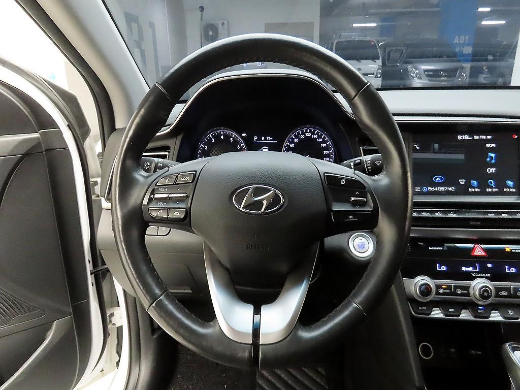 HYUNDAI Avante - Vista 7