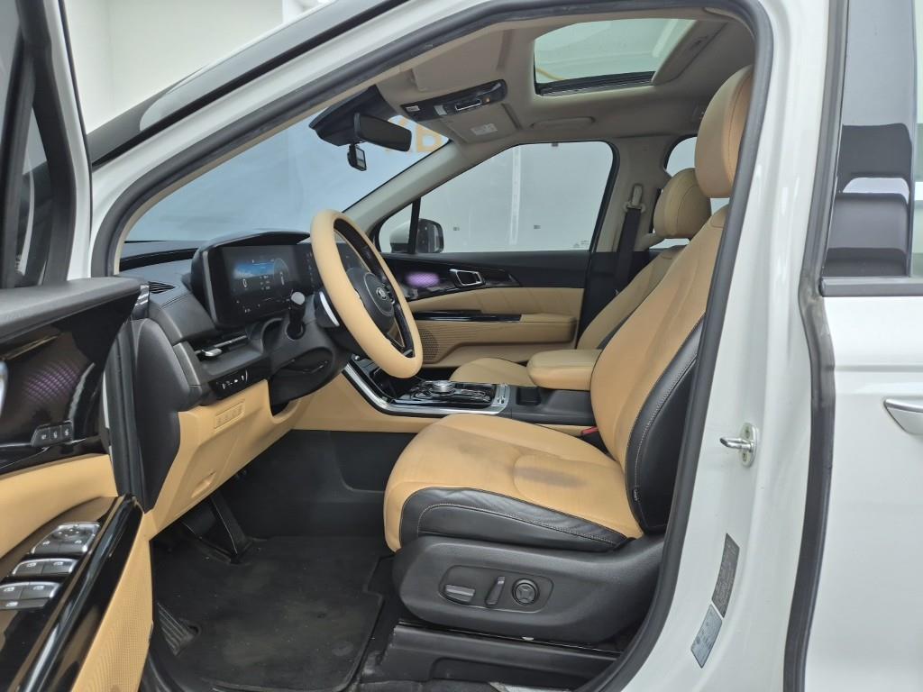 KIA Carnival - Vista 11