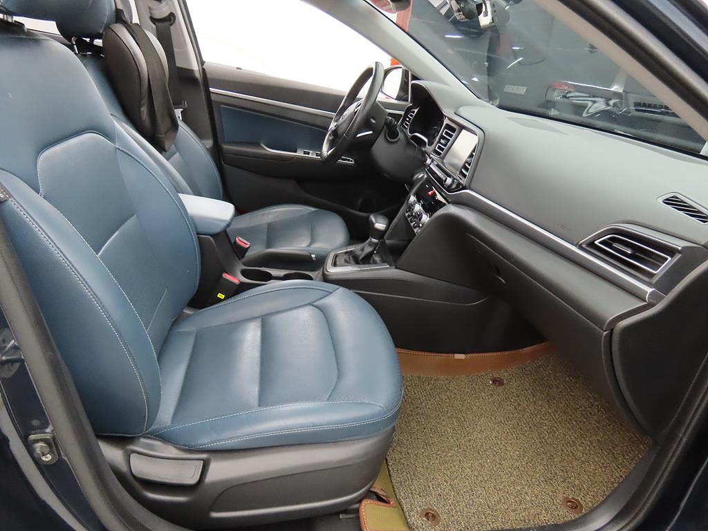 HYUNDAI Avante - Vista 7