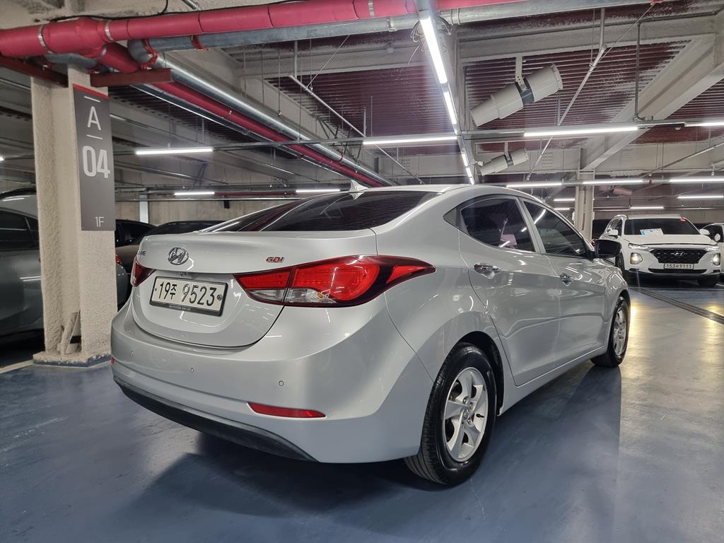 HYUNDAI Avante - Vista 4