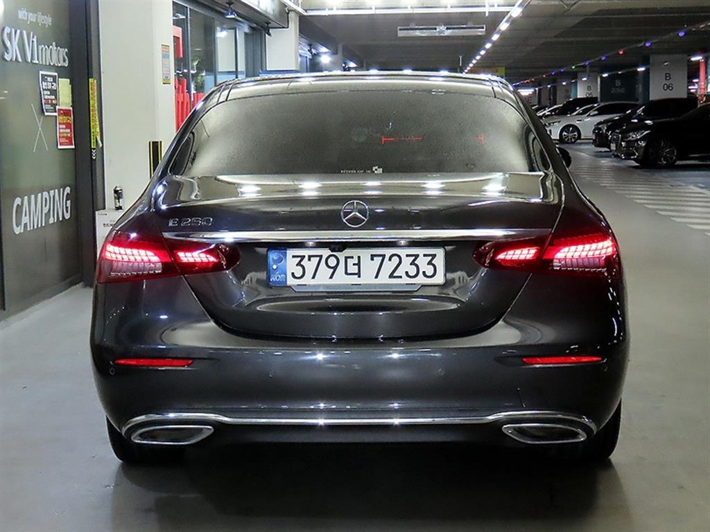 Mercedes Benz E class - Vista 5