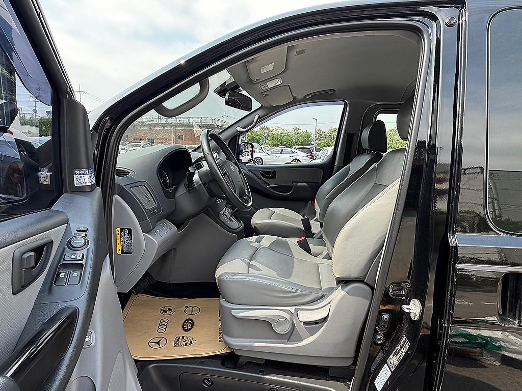 HYUNDAI Starex - Vista 6