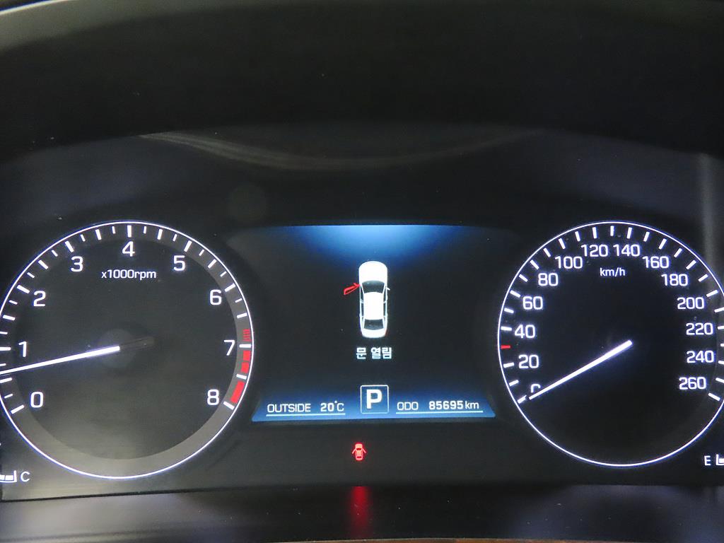 HYUNDAI Equus - Vista 8