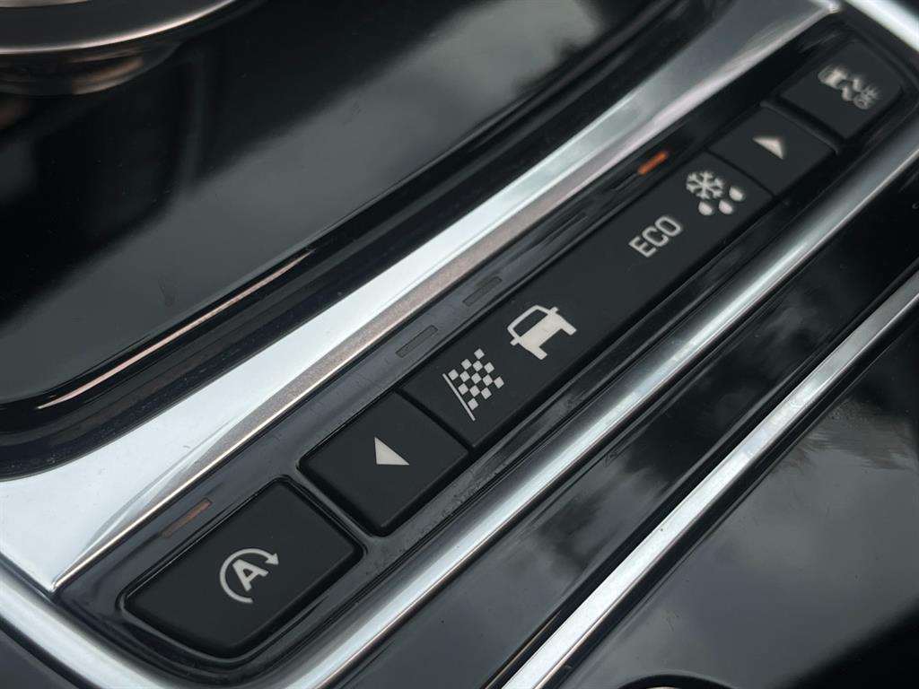 Jaguar XE - Vista 11