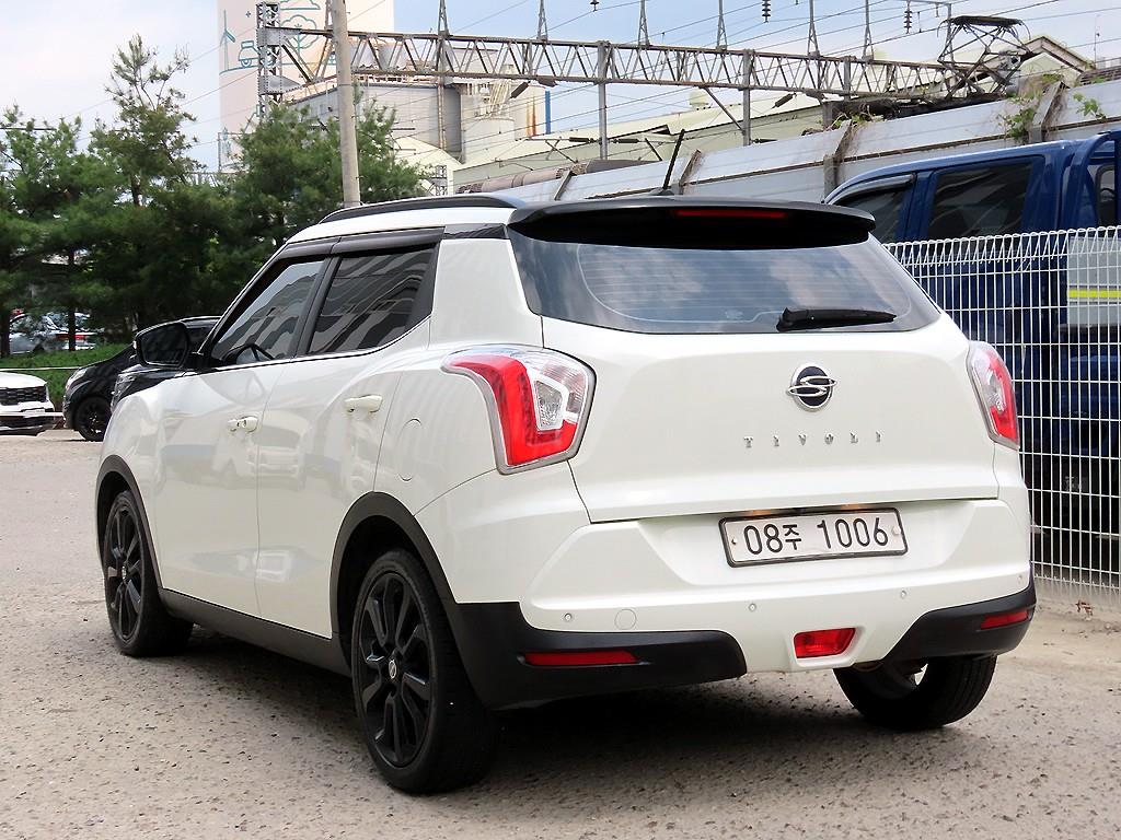 Ssangyong Tivoli - Vista 3