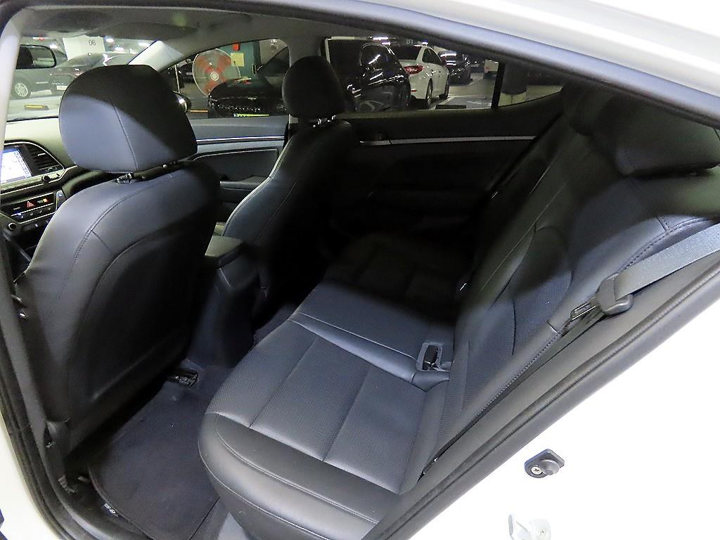 HYUNDAI Avante - Vista 7