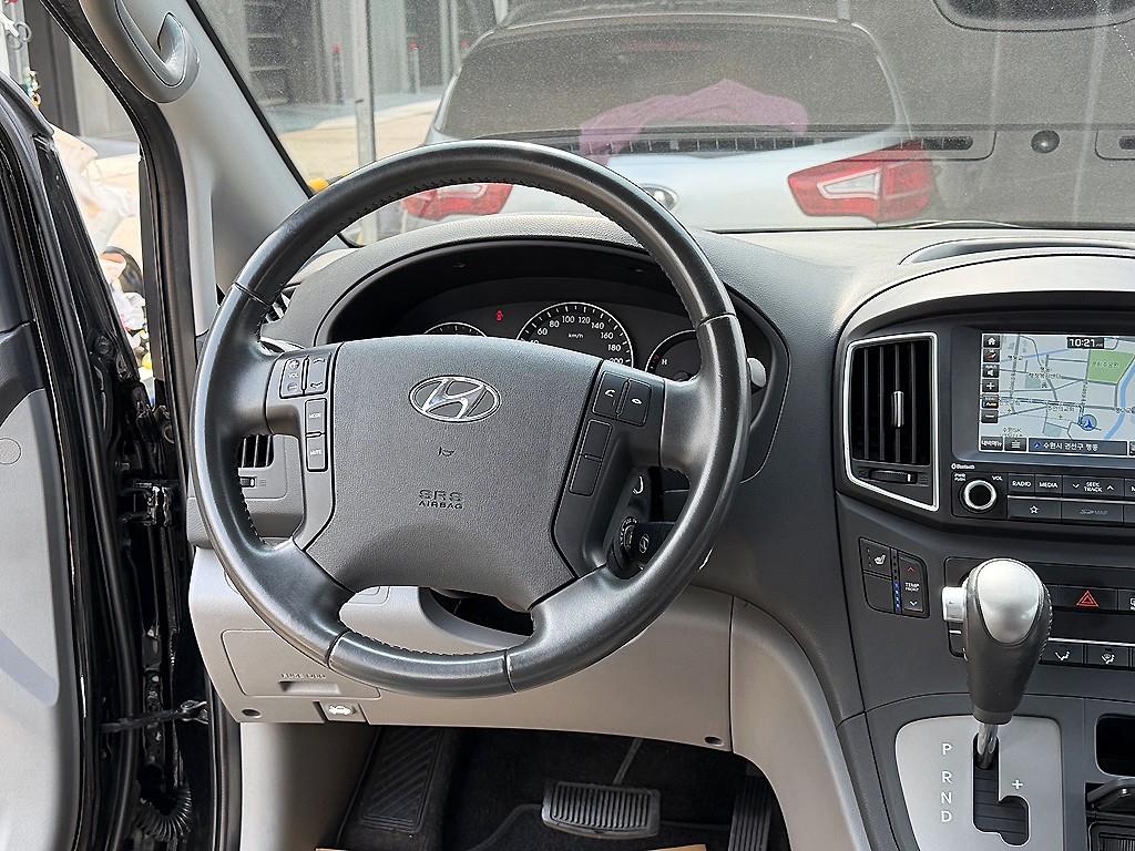 HYUNDAI Starex - Vista 8