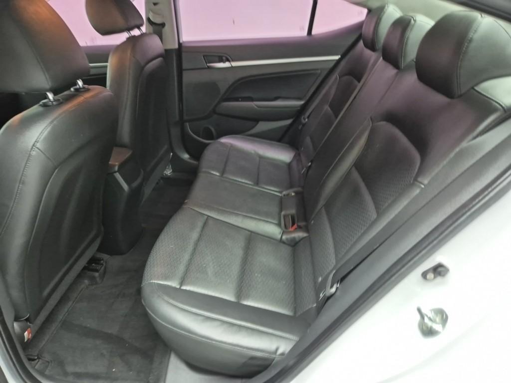 HYUNDAI Avante - Vista 12