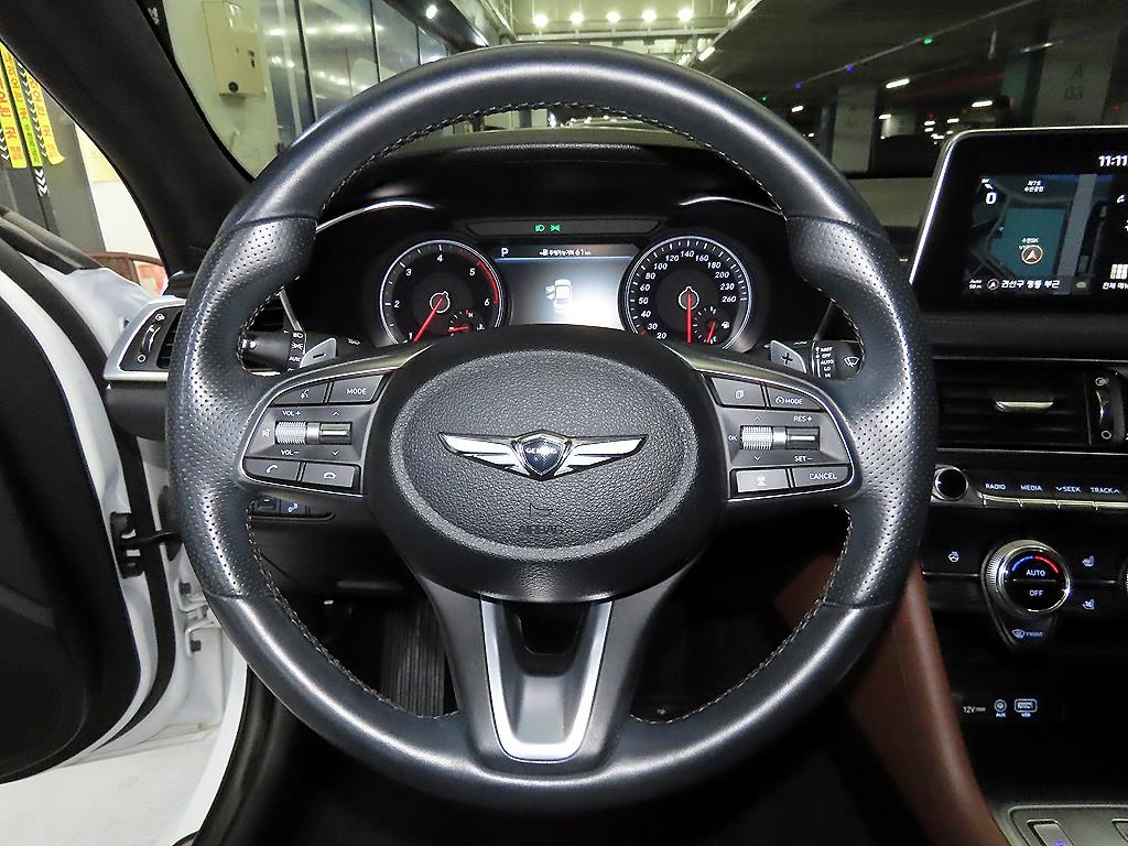 Genesis G70 - Vista 8