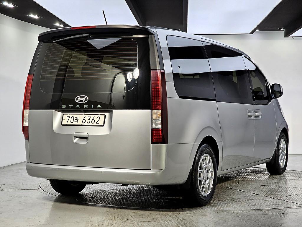 HYUNDAI Staria - Vista 4