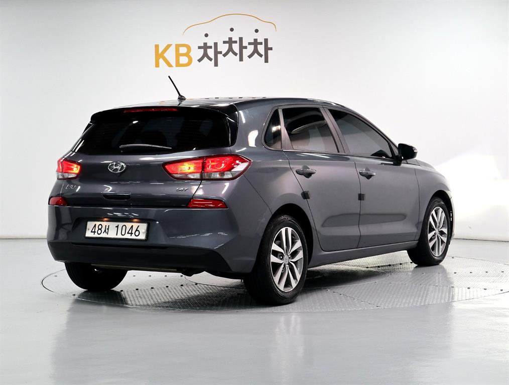 HYUNDAI i30 - Vista 3