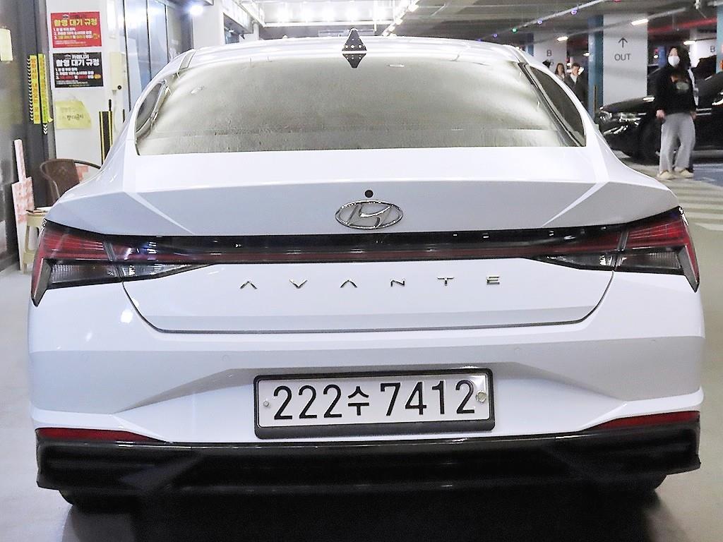 HYUNDAI Avante - Vista 5
