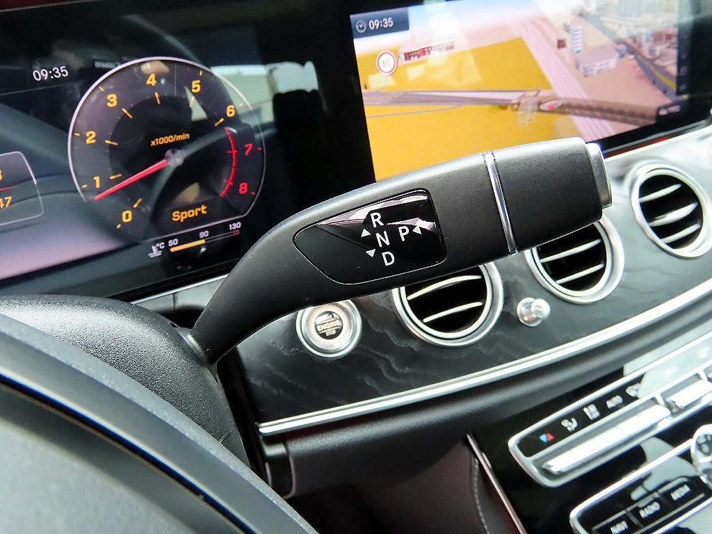 Mercedes Benz E class - Vista 11