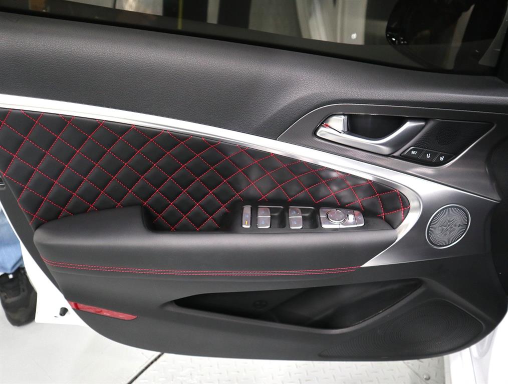 Genesis G70 - Vista 8