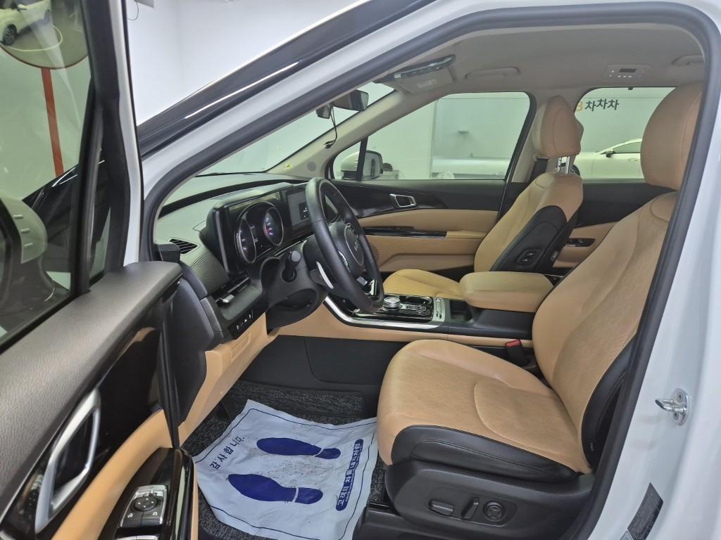 KIA Carnival - Vista 11