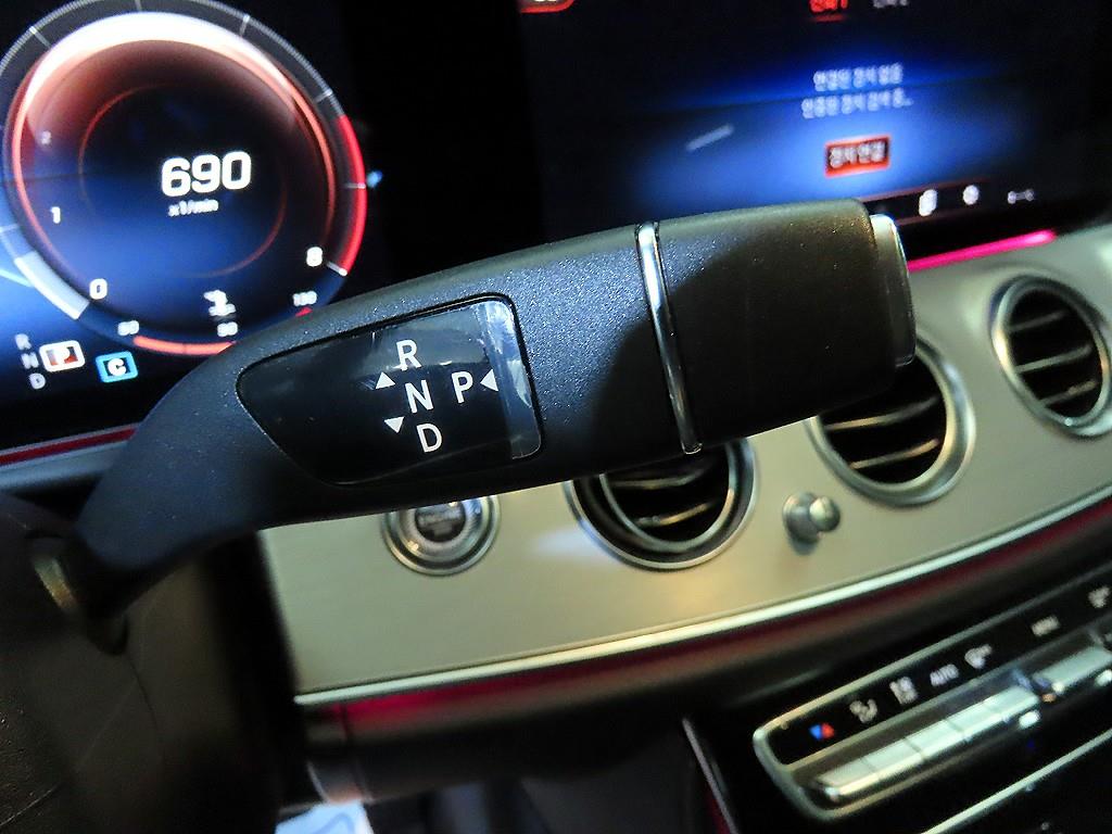 Mercedes Benz E class - Vista 12
