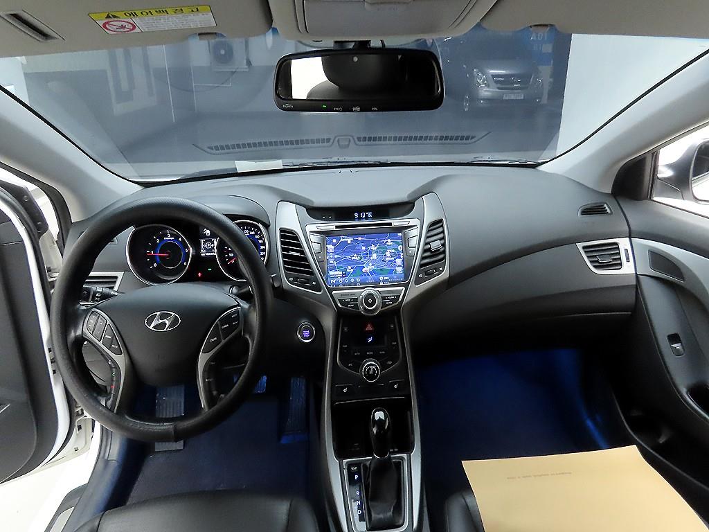 HYUNDAI Avante - Vista 8
