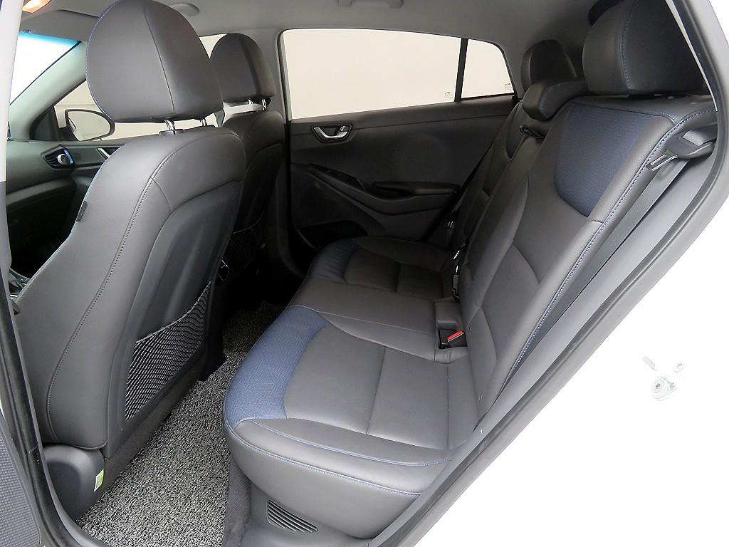 HYUNDAI Ioniq - Vista 8