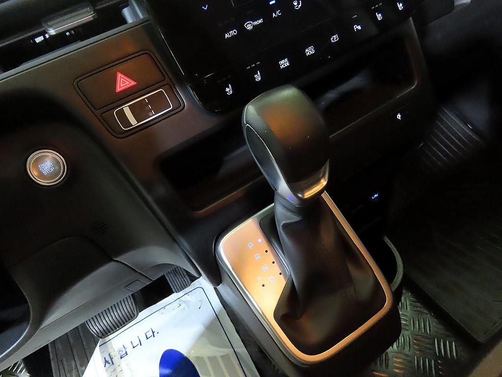 HYUNDAI Staria - Vista 12