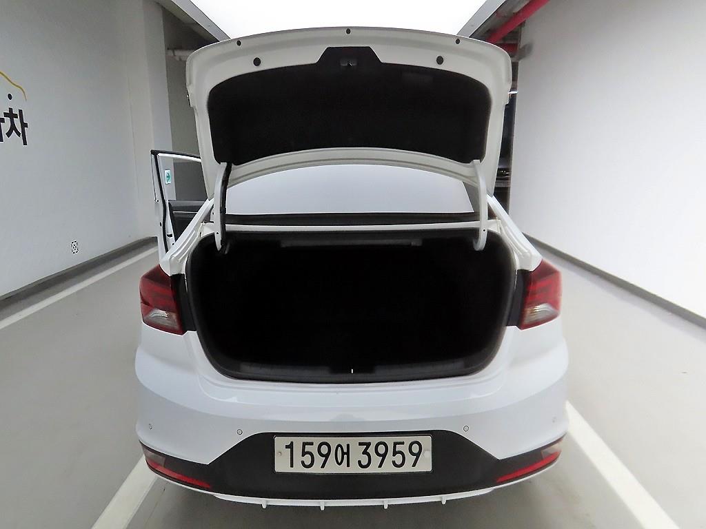 HYUNDAI Avante - Vista 5