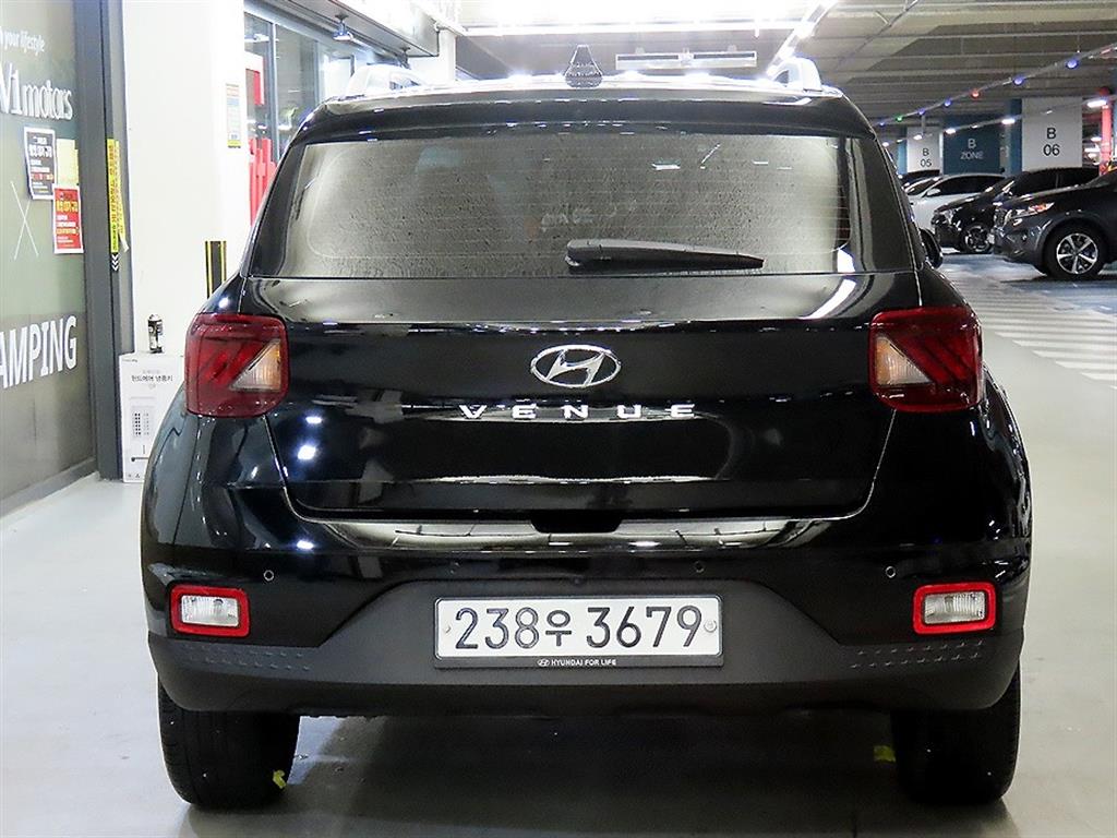 HYUNDAI Venue - Vista 5