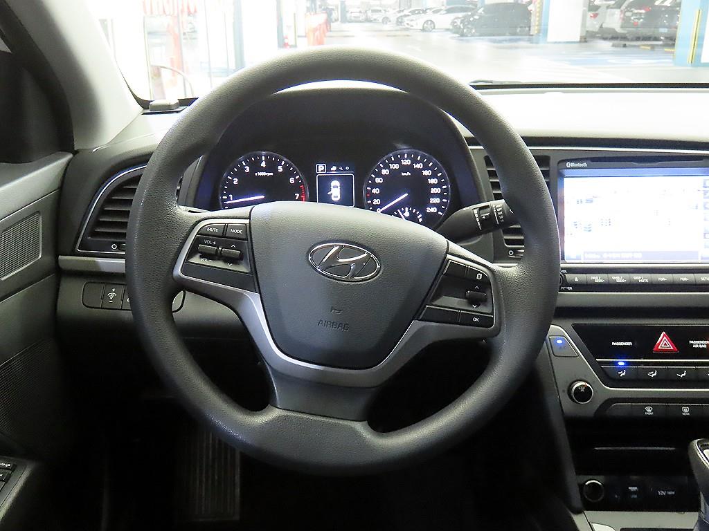 HYUNDAI Avante - Vista 8